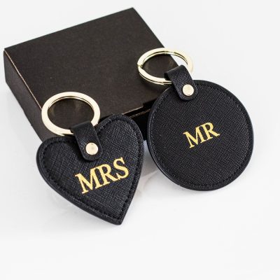 LoVe saffiano bőr MR és MRS kulcstartó, táskadísz (2db) + díszdoboz nyári ruha rendelés lenge nyári 