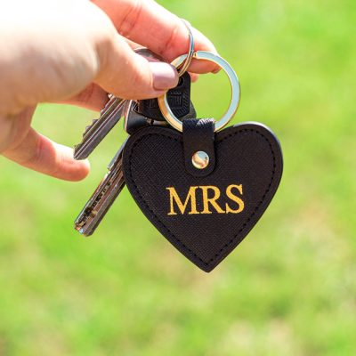 LoVe saffiano bőr MR és MRS kulcstartó, táskadísz (2db) + díszdoboz nyári ruha rendelés lenge nyári 